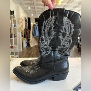 Coconuts black and white cowgirl boots size 6